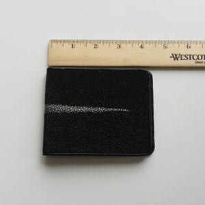 Preowned Findig stingray leather wallet
